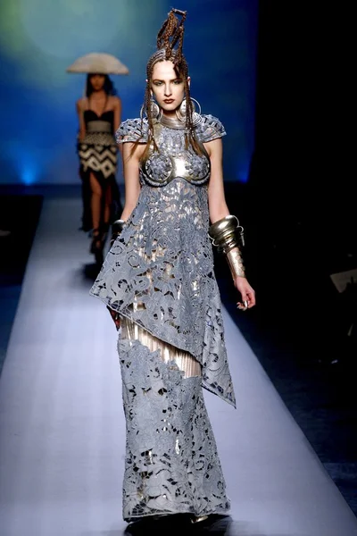 Look 25